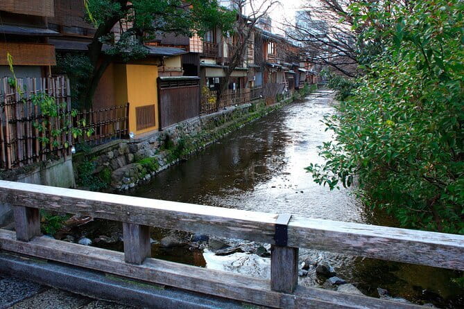 1 Hour Geisha Show in Kyoto - Arriving near Kamishichiken Street