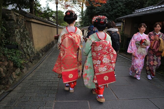 1 Hour Geisha Show in Kyoto - The maiko’s two traditional dances
