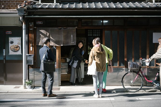 3 Hour Vegan Walking Tour with Lunch - Tasting local snacks, coffee, and street food