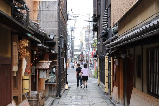 4 hours private tour of Kyoto - Yasui-Konpiragu: a small shrine with a surprise