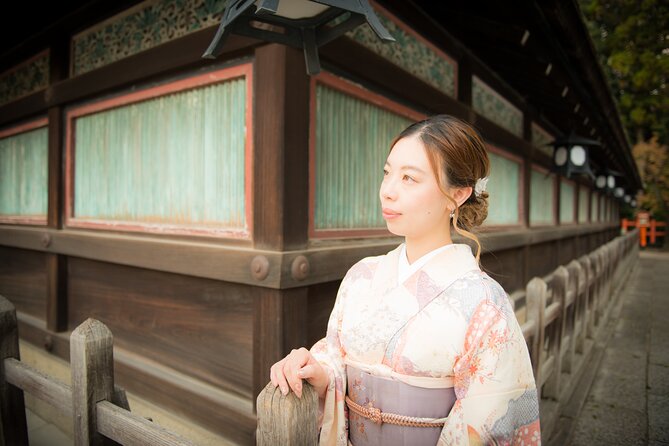 A Privately Guided Photoshoot in Beautiful Kyoto by a Pro - Higashiyama: Maruyama Park, Ninenzaka, and the Yasaka Pagoda
