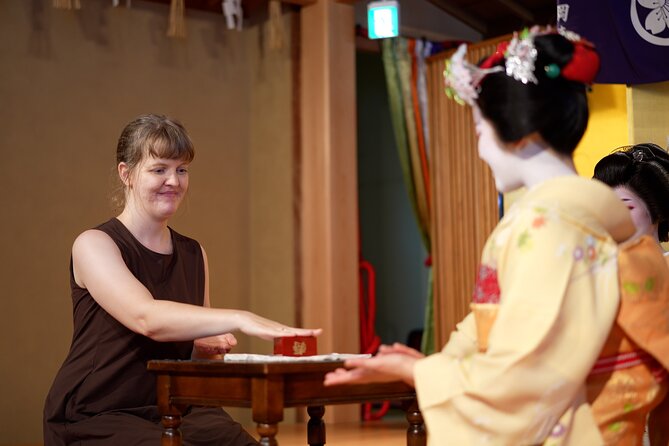 Authentic Maiko Experience＆Kyoto Dinner (Free drink) at Noh Stage - Introductions, questions, and the details behind the costume