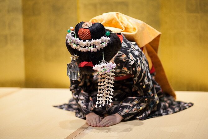 Authentic Maiko Experience＆Kyoto Lunch (Free drink) at Noh Stage - Meeting a Maiko on a Noh Stage