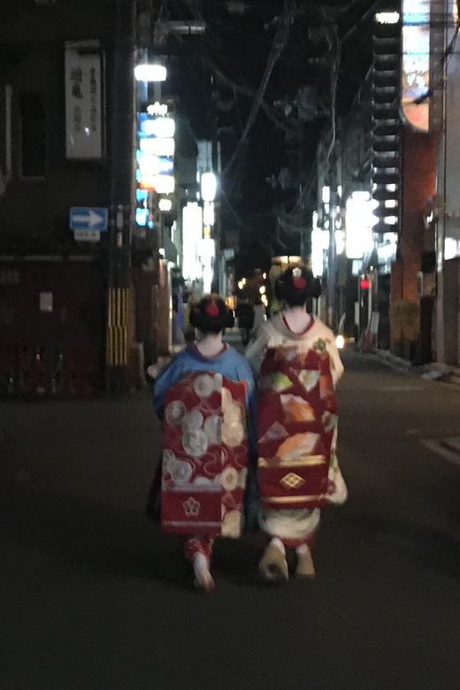 Best of Kyoto: Gion, Geisha, Pagodas & Cobblestones - Why Gion is better after dark