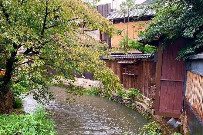 Carefree Private Exploration of Fushimi Inari, Gion, Kiyomizudera, and More - The unusual power stone at Yasui-Konpiragu