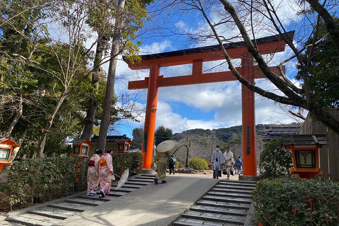 Discover the Secrets of Fushimi Inari and Gion with a Local Guide - Yasaka Pagoda gives you a classic Higashiyama view