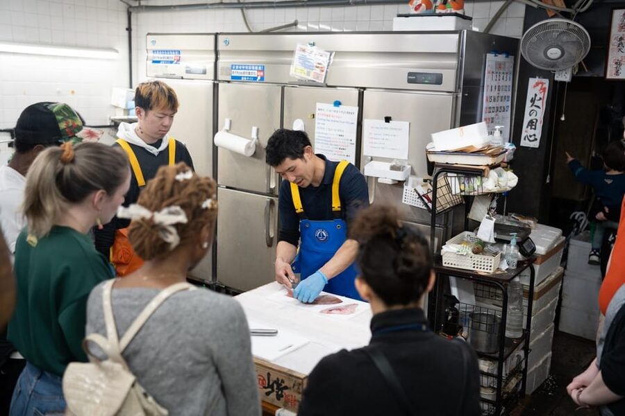 Fish cutting class - Eating the meal you prepared