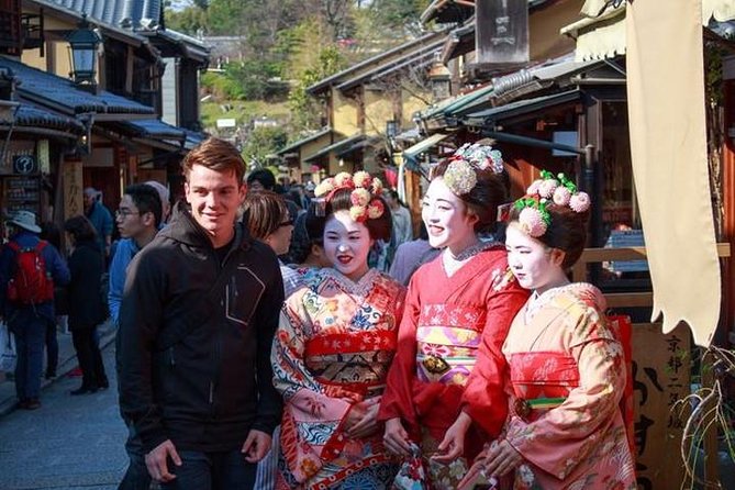 Gion and Fushimi Inari Shrine Kyoto Highlights with Government-Licensed Guide - Shirakawa, Pontocho, and Miyagawacho on foot