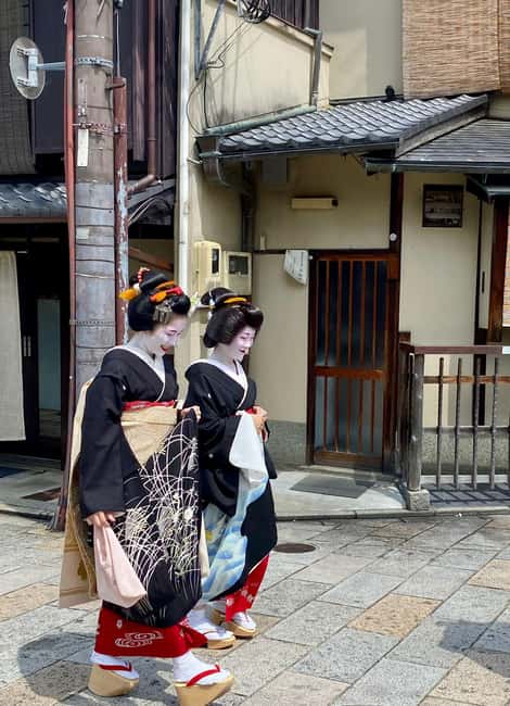 Gion at Night: Secrets and Legends of the Geishas - Why Gion works best after dark