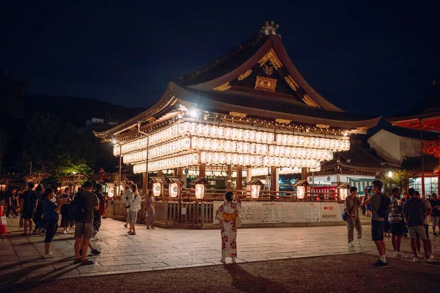 Gion at Night: Secrets and Legends of the Geishas - Crossing Tatsumi Bridge at night