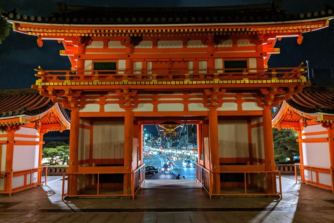 Gion Night Walking Tour - A quiet temple stop and a short Zen introduction