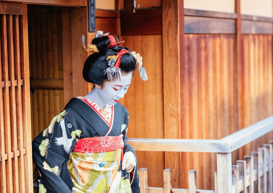 Gion Walking Tour, Geisha Show and Japanese Game in Kyoto - Walking into Gion with a local guide