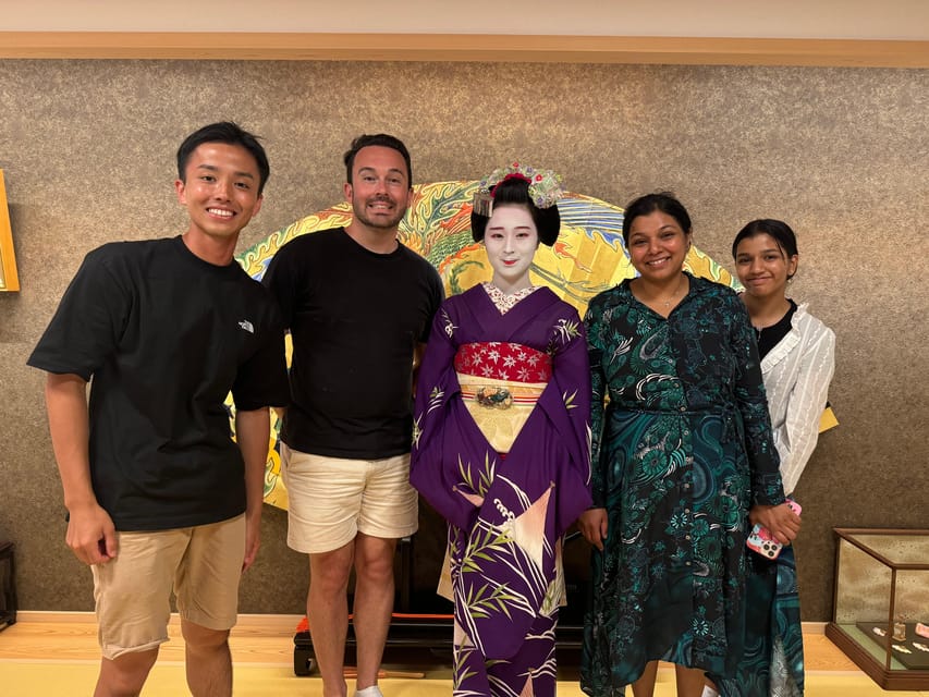 Gion Walking Tour, Geisha Show and Japanese Game in Kyoto - The fan game is more than a photo prop