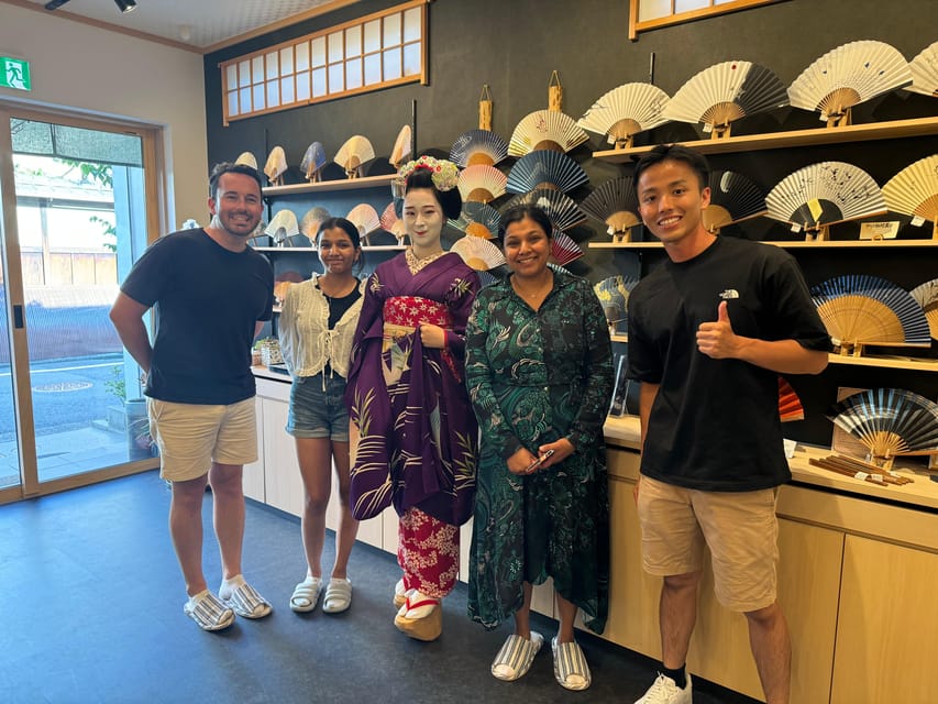 Gion Walking Tour, Geisha Show and Japanese Game in Kyoto - How the guides shape the experience