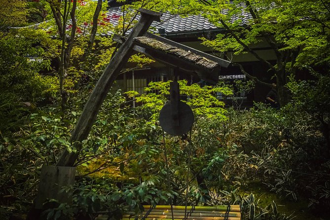 Hidden Kyoto E-Biking tour - The tea stop and the stories between temples