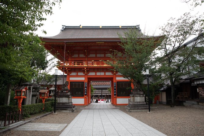 Highlights & Hidden Gems With Locals: Best of Kyoto Private Tour - A second Yasaka stop and the included drink