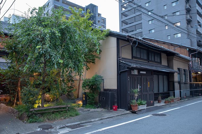 Highlights & Hidden Gems With Locals: Best of Kyoto Private Tour - What the $167.92 price really buys