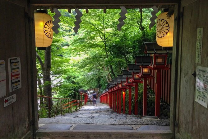 Hike and explore the Kurama and Kibune ancient Paths - Arriving at Kifune Shrine