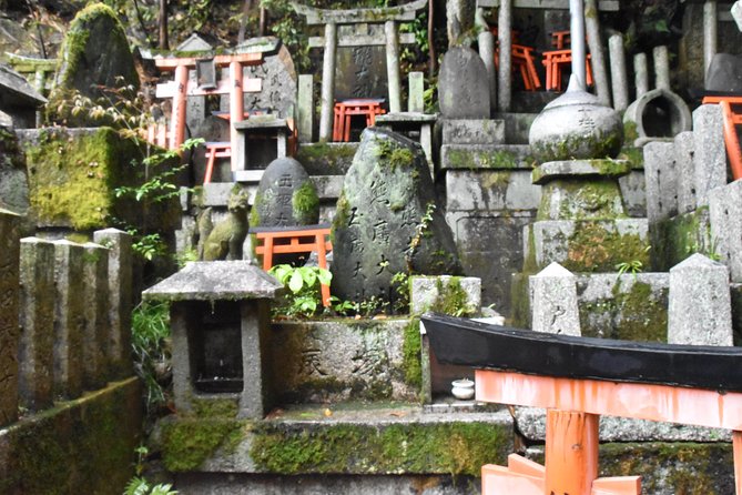 Inside of Fushimi Inari - exploring and lunch with locals - What the guide adds to the walk