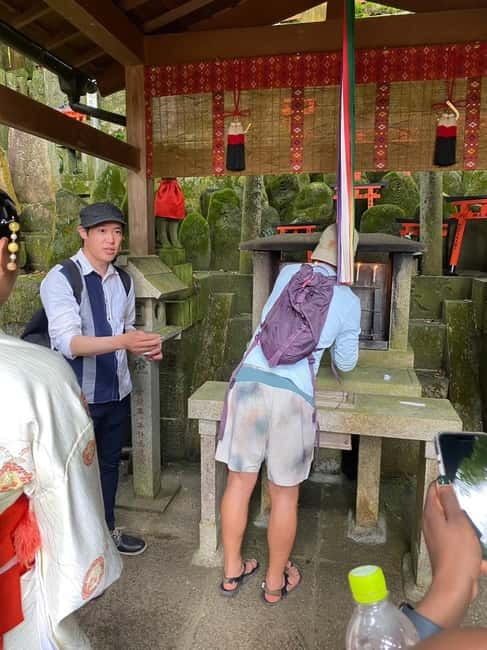 Inside of Fushimi Inari - exploring and lunch with locals - What the small group and guides add