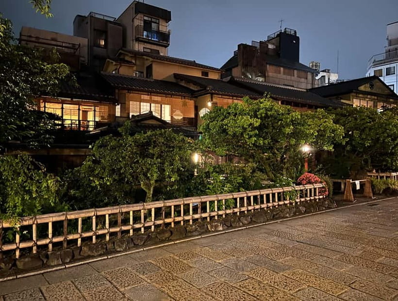 Kioto: Gion Tour, recorrido a pie (Español/Castellano) - Yasaka Shrine and the story behind Gion