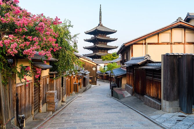 Kiyomizu Temple and Backstreets of Gion, Half Day Group Tour - Sannenzaka and Ninenzaka, the walk downhill