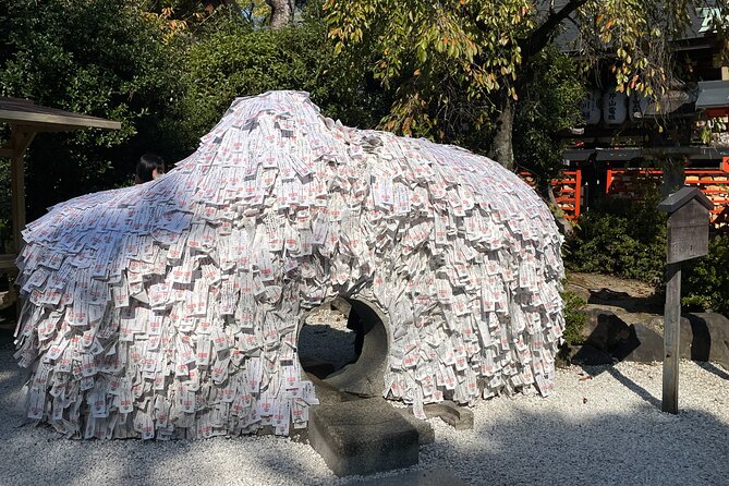 Kiyomizu Temple and Backstreets of Gion, Half Day Group Tour - Small stops near the Yasaka Pagoda