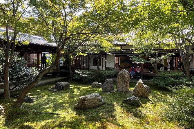 Kiyomizu Temple and Backstreets of Gion, Half Day Group Tour - Yasaka Koshindo and its colorful charms