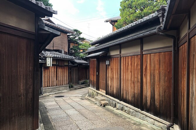 Kiyomizu Temple and Backstreets of Gion, Half Day Group Tour - Yasui-Konpiragu and the meaning of cutting ties