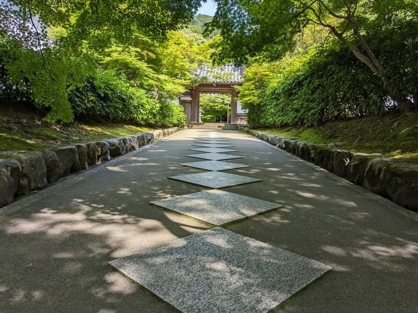 Kyoto: 100% Private Custom Walking Tour (4/8 Hrs) - Transport, admission fees, and the real price