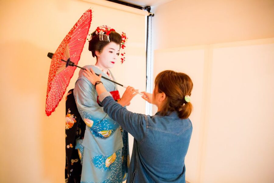 Kyoto: 2-Hour Maiko Makeover and Photo Studio Shoot - Learning to pose and move like a maiko