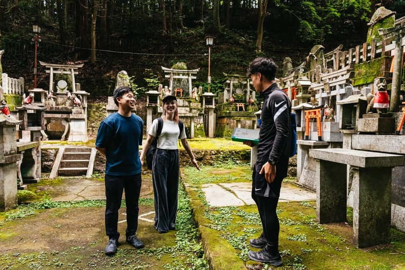 Kyoto: 3-Hour Fushimi Inari Shrine Hidden Hiking Tour - The famous lower shrine and photo stops