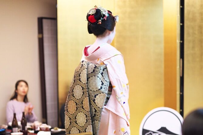 Kyoto 4 hr Gion Private Guided Tour & Maiko or Geisha Dinner - Meeting one Maiko or Geiko
