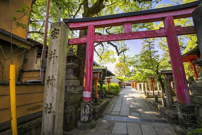 Kyoto 5-Star Geisha Night Walk: Small-Group Authentic Experience - Why nighttime is the right time for Gion