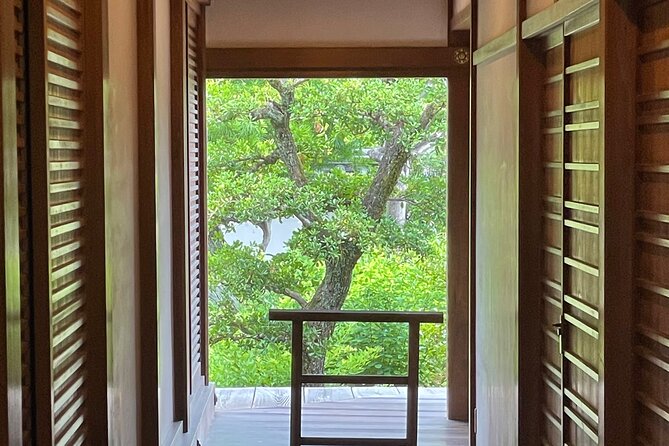 Kyoto 6h Private Tour Fushimi Inari, Kiyomizu, Gion & Hidden Gems - Yasakanoto is a five-minute photo stop