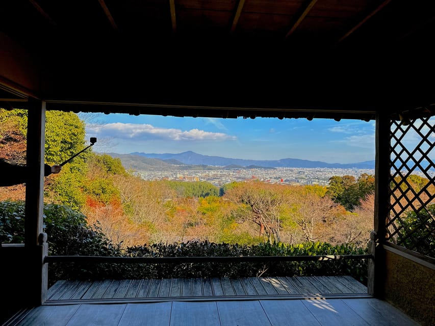 Kyoto: Arashiyama Bamboo Grove, Monkey Mountain Walking Tour - A quiet pause at Okochi Sanso Villa