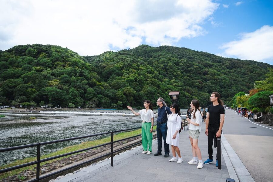 Kyoto: Arashiyama Walking Tour with Local Guide - Timing, children, and walking demands