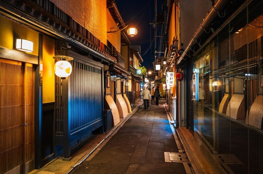 Kyoto : Bar Hopping Tour in Pontocho Alley at Night - Booking advice and final verdict