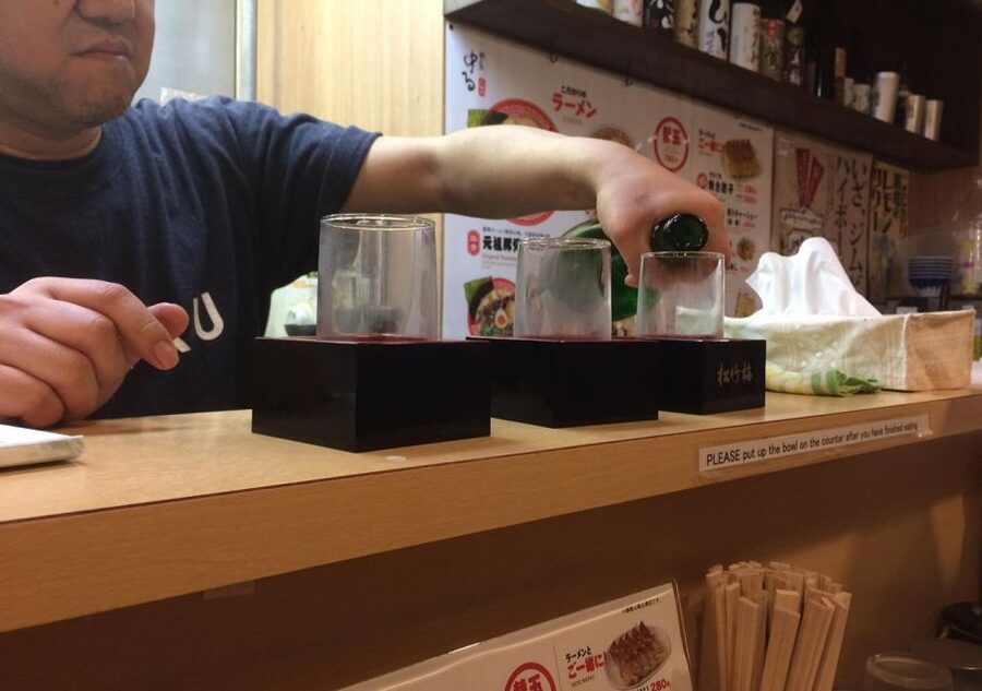 Kyoto: Casual Pontocho Evening Food Tour - Why Pontocho is a fine place to eat in Kyoto