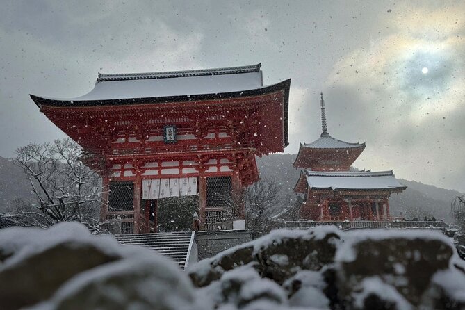 Kyoto Early Bird English Tour: Gion & Higashiyama(Private opt) - Yasaka Koshin-Do and a burst of color