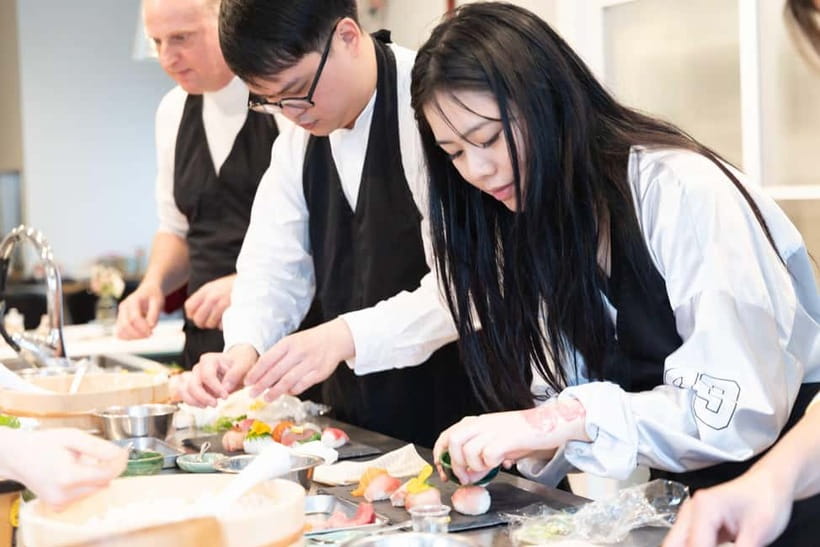 Kyoto: Enjoy Sushi & Market Tour! Best for Family & Couple! - Fitting the class into a Kyoto day
