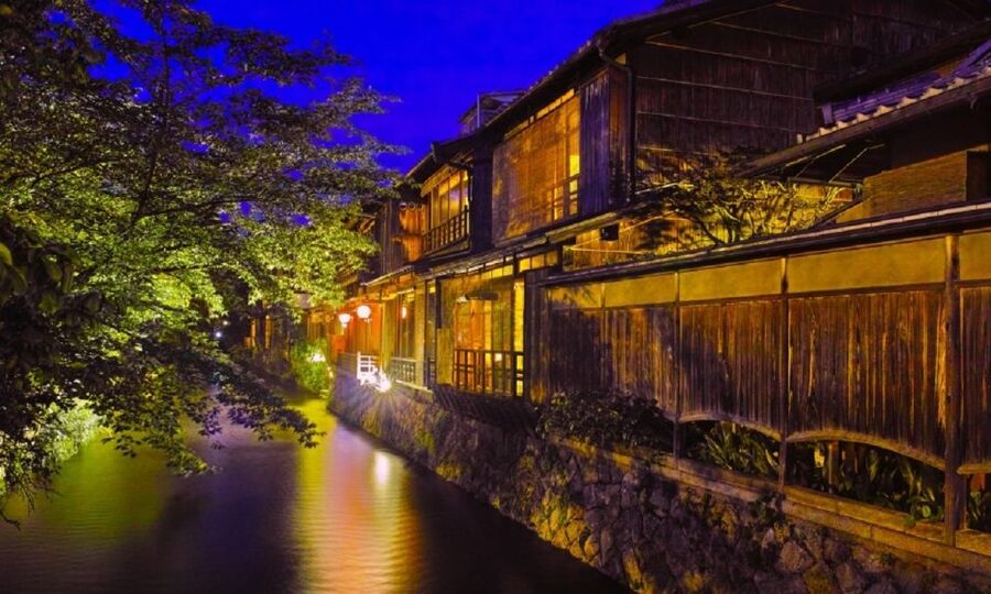 Kyoto Evening Gion Food Tour - What the guides add to the evening
