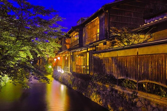 Kyoto Evening Gion Food Tour Including Kaiseki Dinner - Gion and the wooden streets of Shirakawa