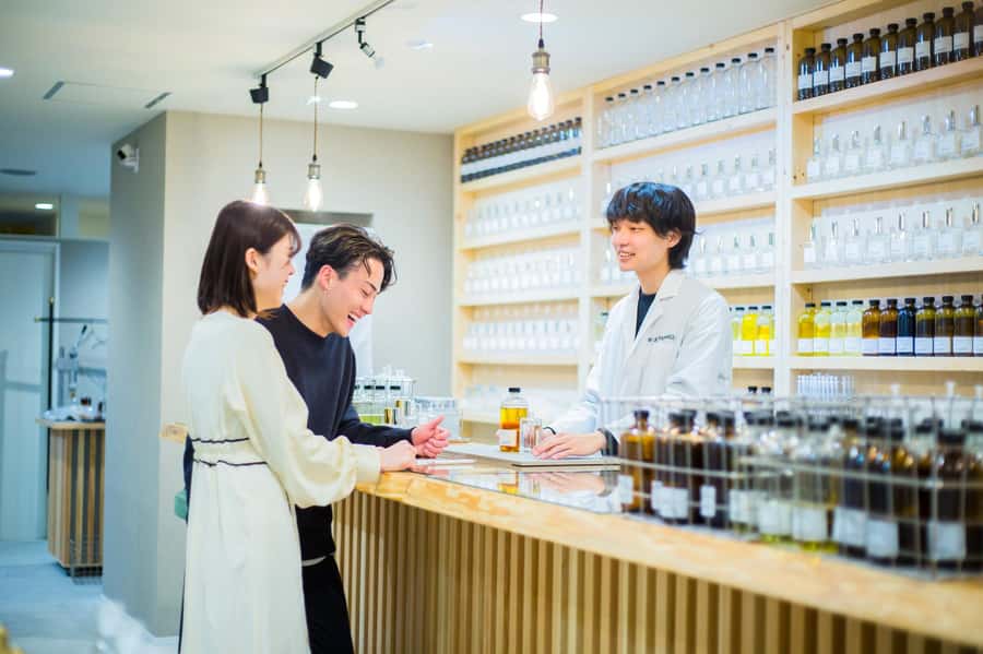 kyoto:Experience creating one-of-a-kind special fragrances - Choosing a Scent in the Kyoto Boutique