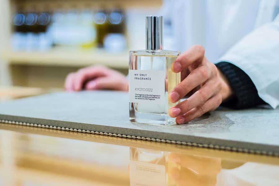 kyoto:Experience creating one-of-a-kind special fragrances - The Most Important Difference: Staff Guidance