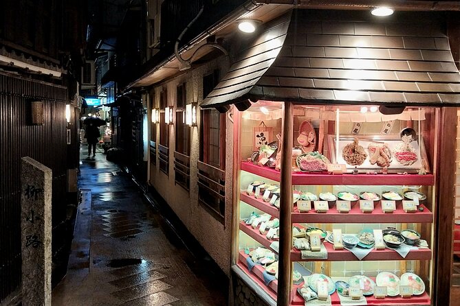 Kyoto Food Tour of 10 Tastings with Wagyu, Mochi & More Surprises - Nishiki Market, Kyoto’s long food corridor