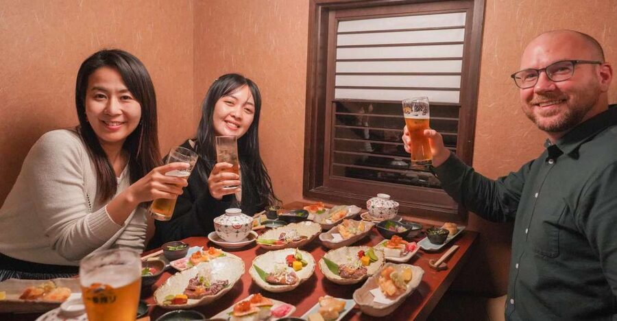 Kyoto: Foodie Night Tour in Gion with 9 dishes + 6 Sake - Key points before you book