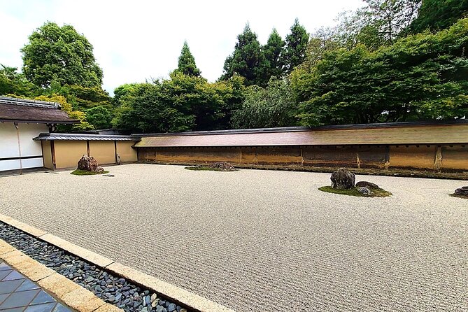Kyoto Full Course Tour: Explore 10 Must-See Sights & Hidden Gems - Kiyomizu-dera is the day’s major eastern temple