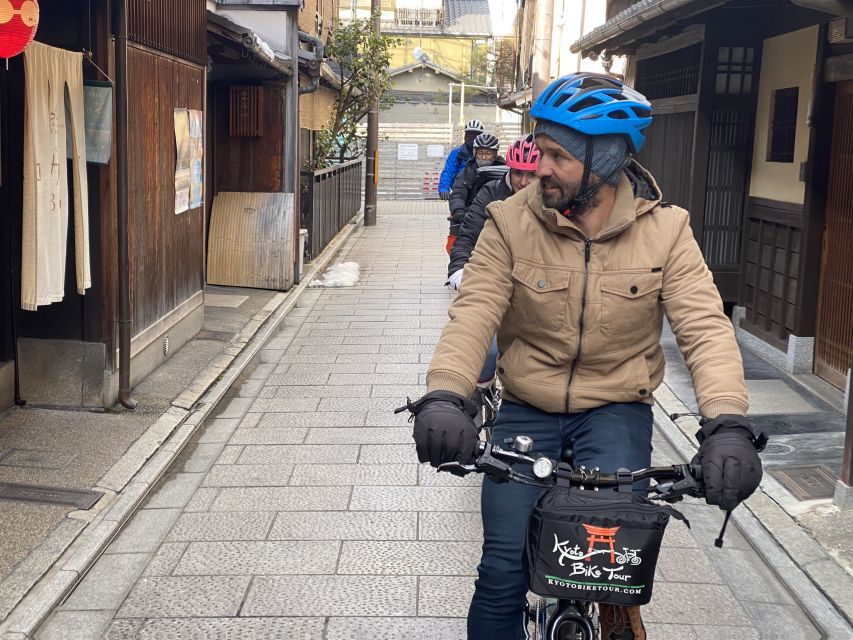 Kyoto: Full-Day City Highlights Bike Tour with Light Lunch - Fushimi Inari and its endless orange gates