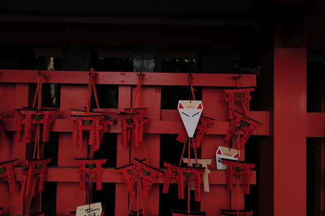 Kyoto Fushimi-Inari Night Walking Tour - Fox statues, smaller shrines, and prayer customs